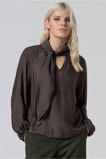 Cargar imagen en el visor de la galería, Blusa iral tabaco
