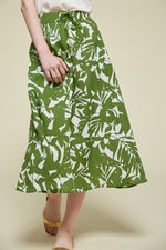 Cargar imagen en el visor de la galería, Falda midi hojas verde

