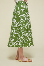Cargar imagen en el visor de la galería, Falda midi hojas verde
