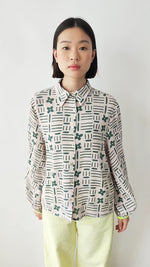 Cargar y reproducir el video en el visor de la galería, Camisa Magia caqui
