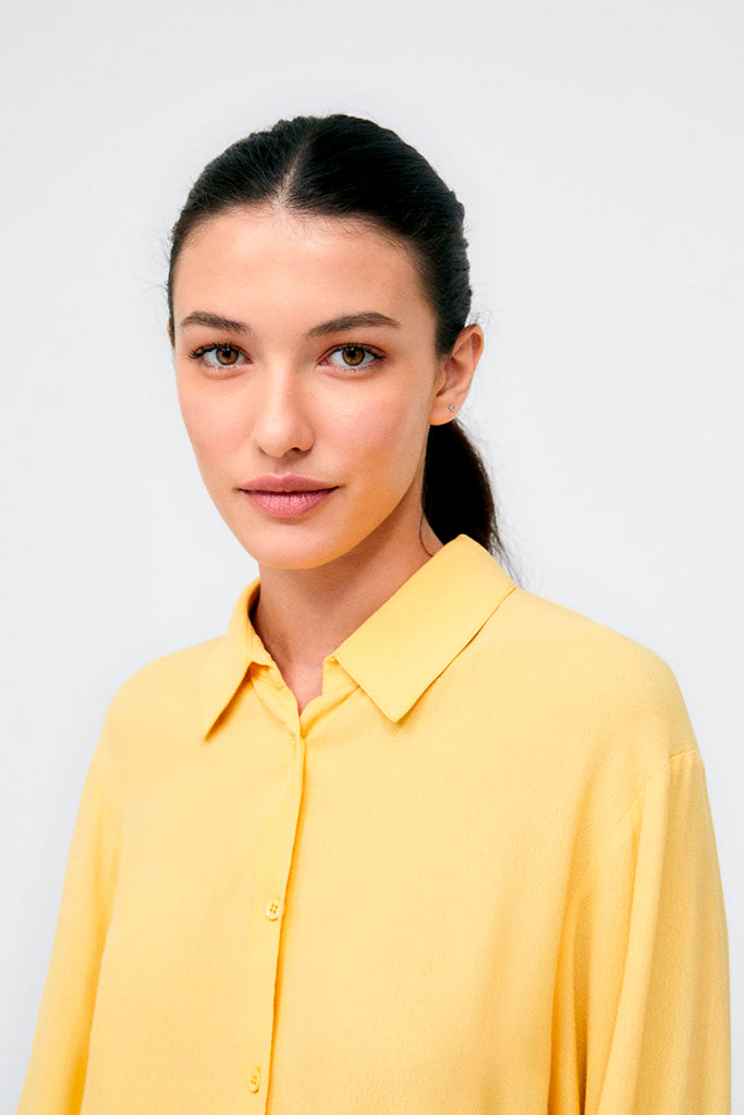 Camisa lisa amarillo