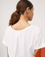 Cargar imagen en el visor de la galería, Camiseta plisada blanco
